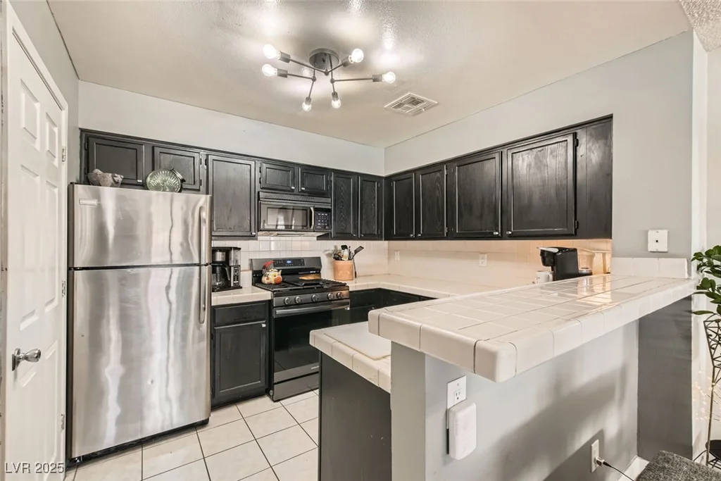2137 Willowbury, Las Vegas, NV 89108