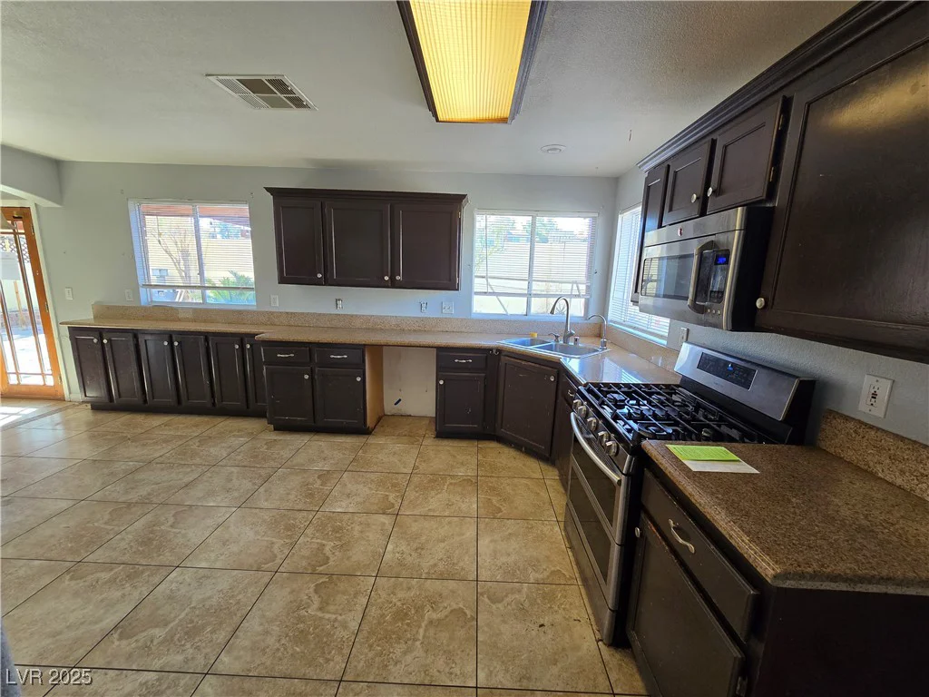 865 Gleamstar, Las Vegas, NV 89123