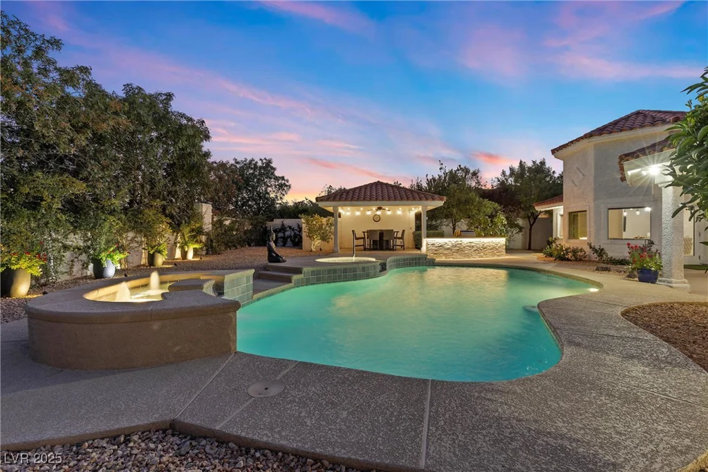 43 Innisbrook, Las Vegas, NV 89113
