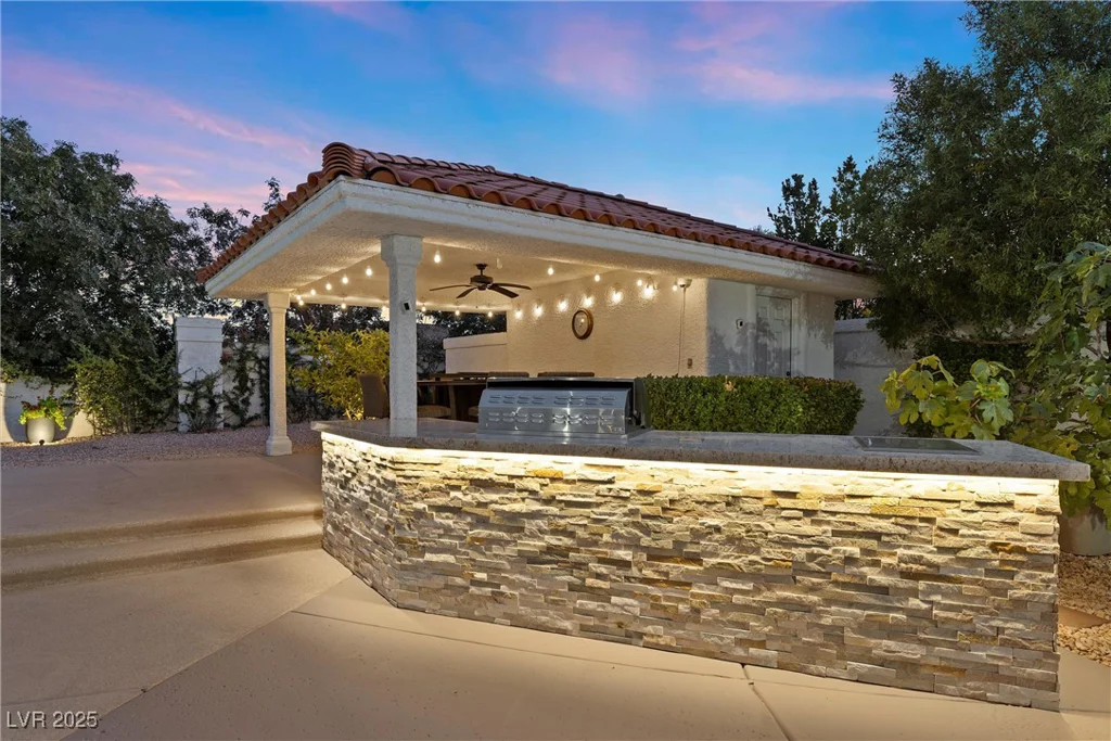 43 Innisbrook, Las Vegas, NV 89113