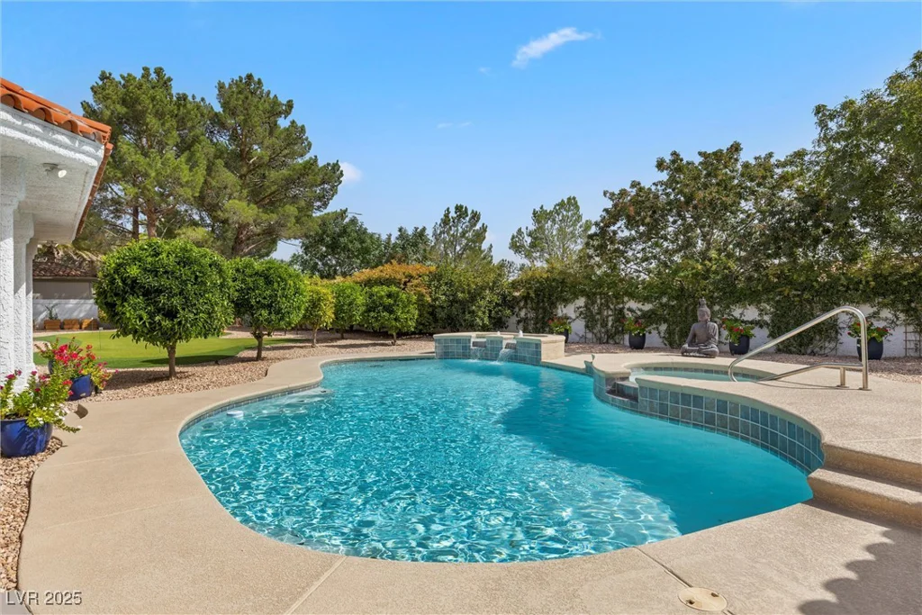 43 Innisbrook, Las Vegas, NV 89113