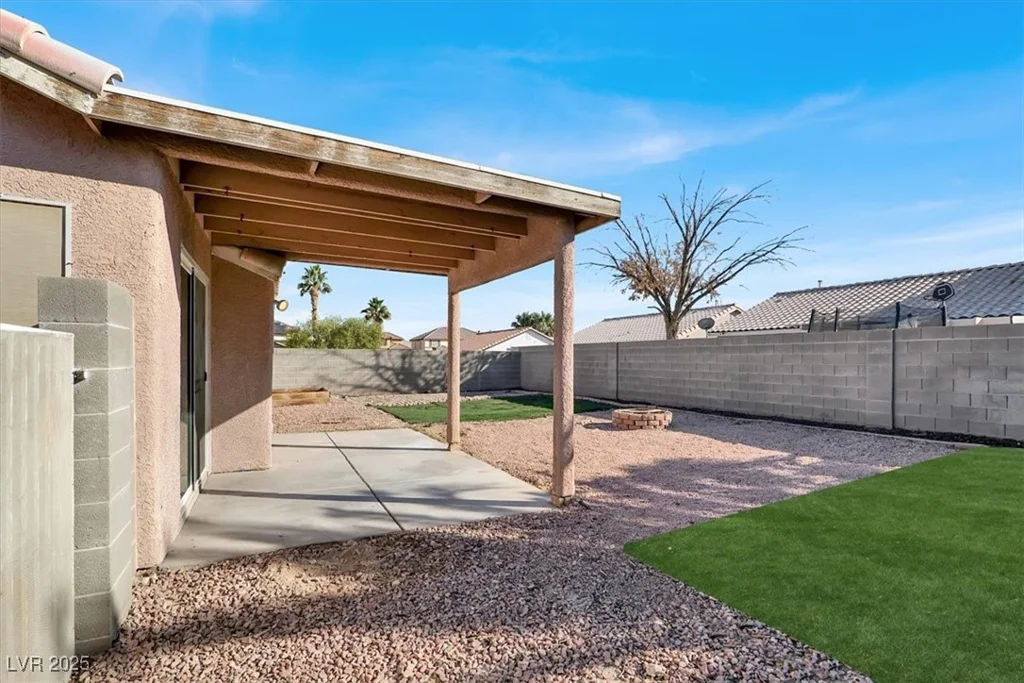 15 Warm Glen, North Las Vegas, NV 89031