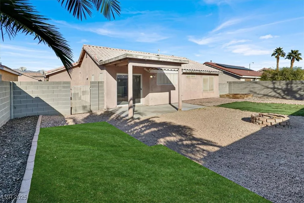 15 Warm Glen, North Las Vegas, NV 89031