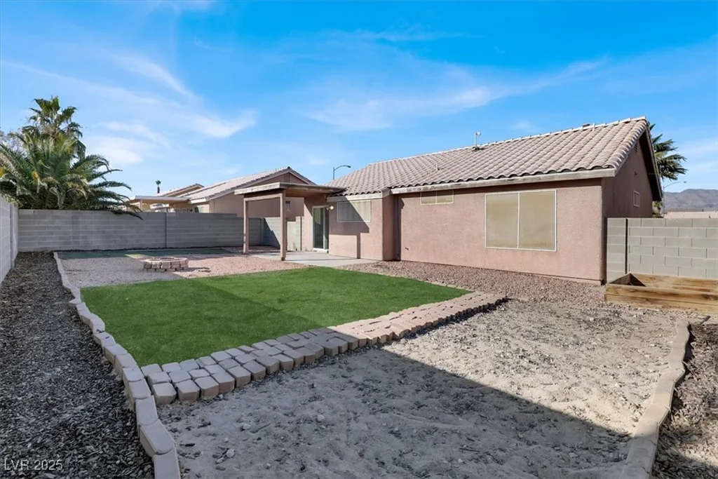 15 Warm Glen, North Las Vegas, NV 89031