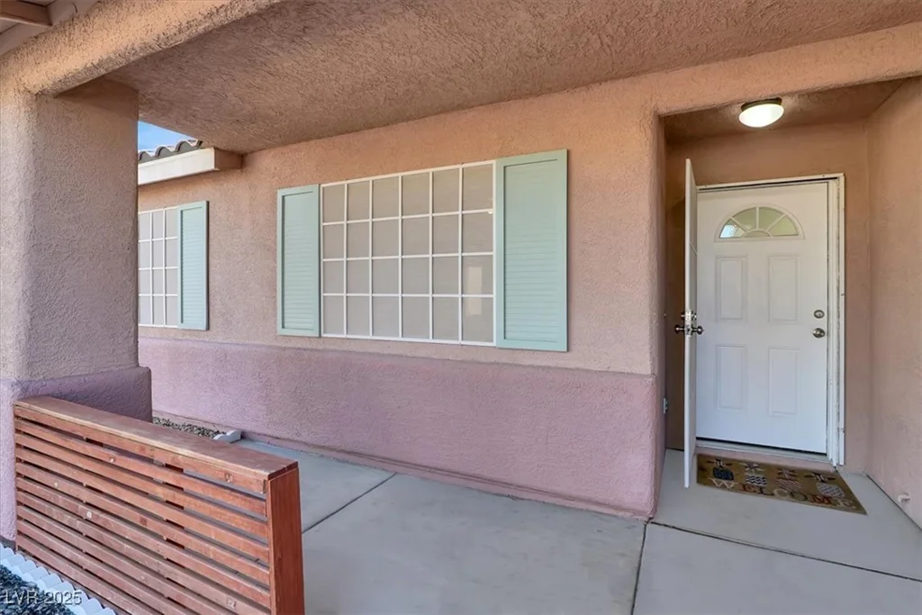 15 Warm Glen, North Las Vegas, NV 89031