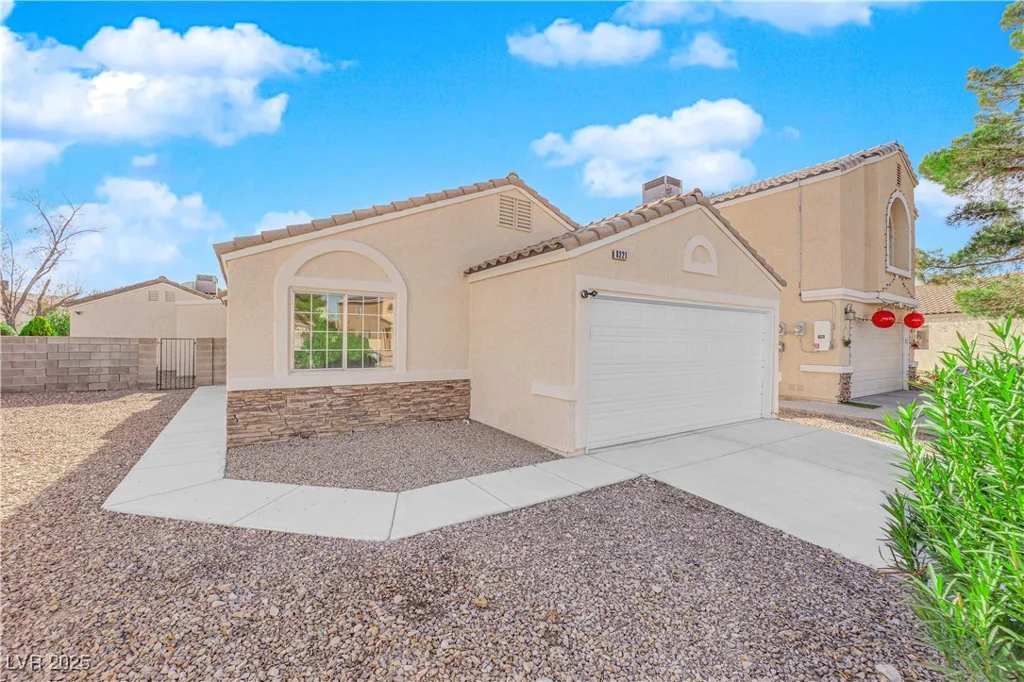 8221 Ten Gallon, Las Vegas, NV 89129