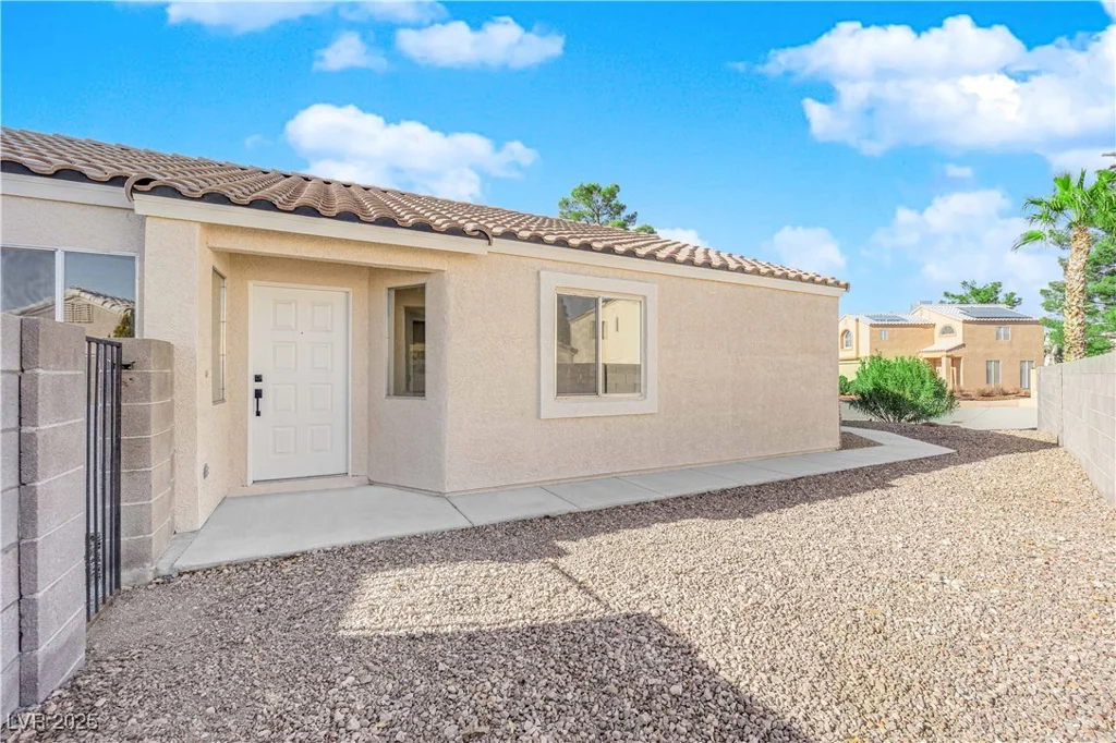 8221 Ten Gallon, Las Vegas, NV 89129