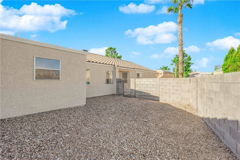 8221 Ten Gallon, Las Vegas, NV 89129