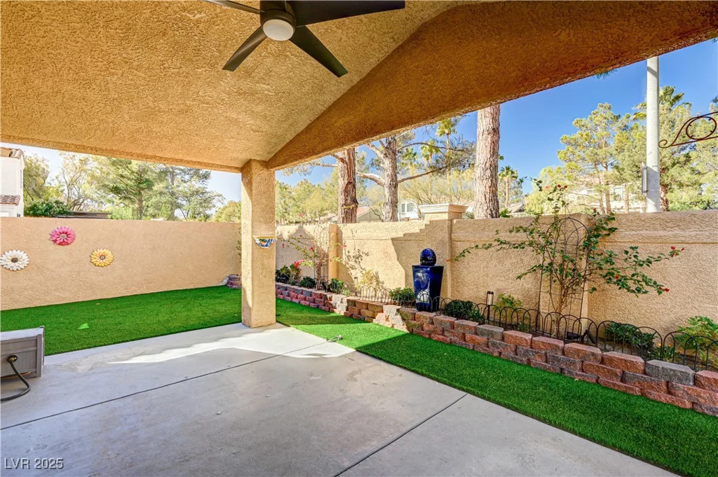 1809 Derbyshire, Las Vegas, NV 89117