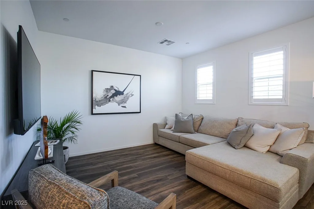 161 Petaluma Valley, Las Vegas, NV 89138