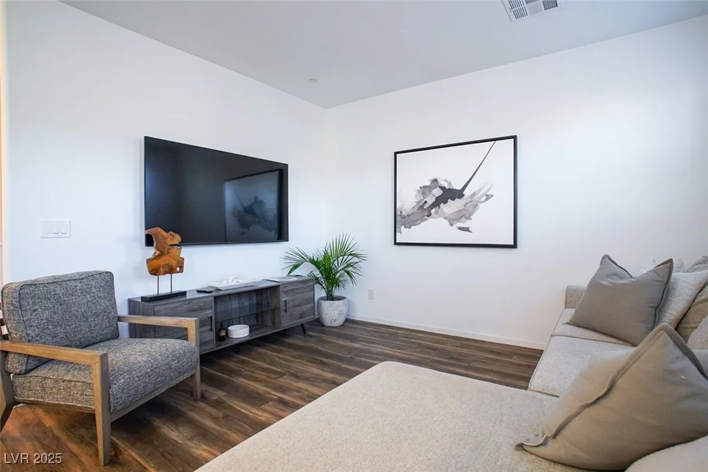 161 Petaluma Valley, Las Vegas, NV 89138