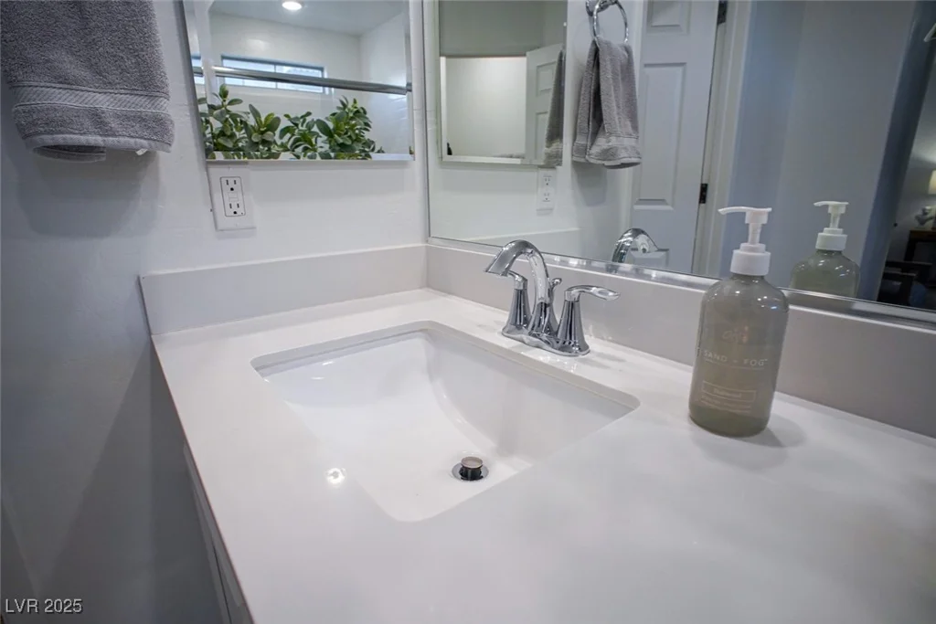 161 Petaluma Valley, Las Vegas, NV 89138