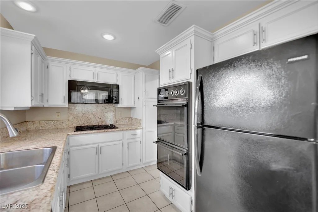 9709 Peacock Hill, Las Vegas, NV 89117