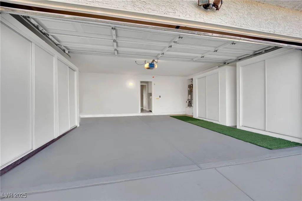 9709 Peacock Hill, Las Vegas, NV 89117