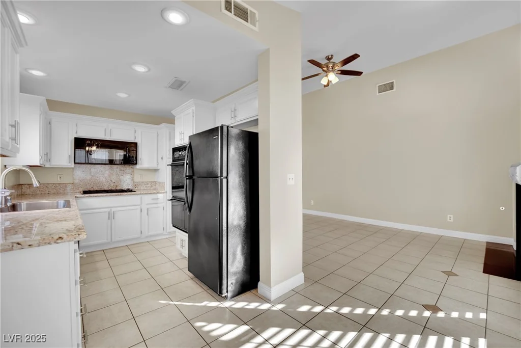 9709 Peacock Hill, Las Vegas, NV 89117
