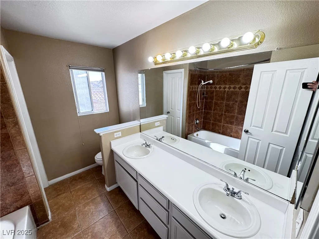 1808 Cedar Bluffs, Las Vegas, NV 89128