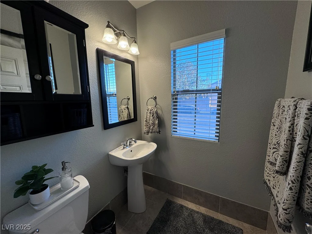 1908 Hammer, North Las Vegas, NV 89031