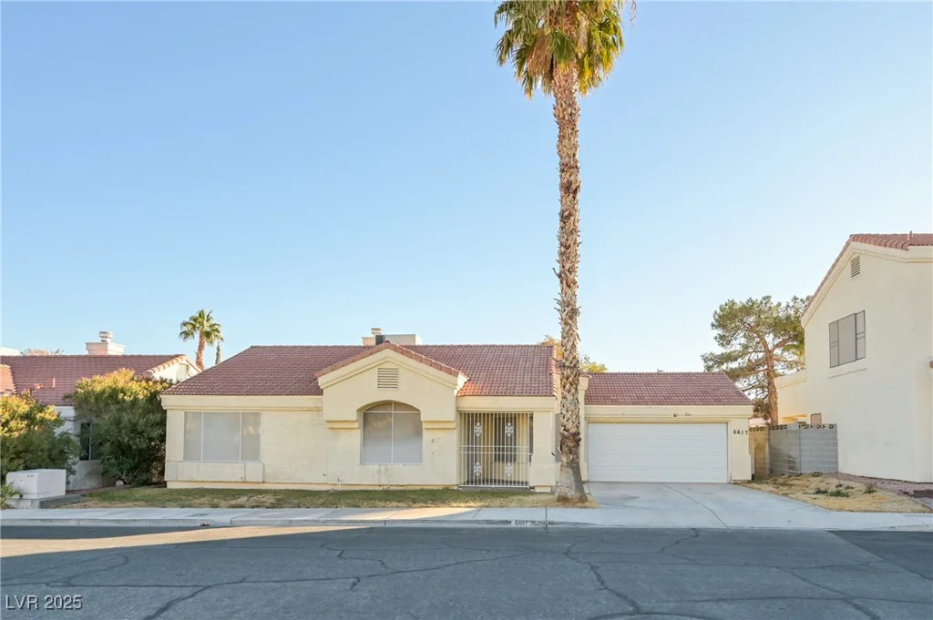 6617 Old Newbury, Las Vegas, NV 89108