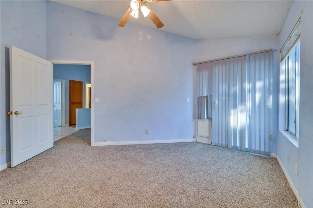 6617 Old Newbury, Las Vegas, NV 89108