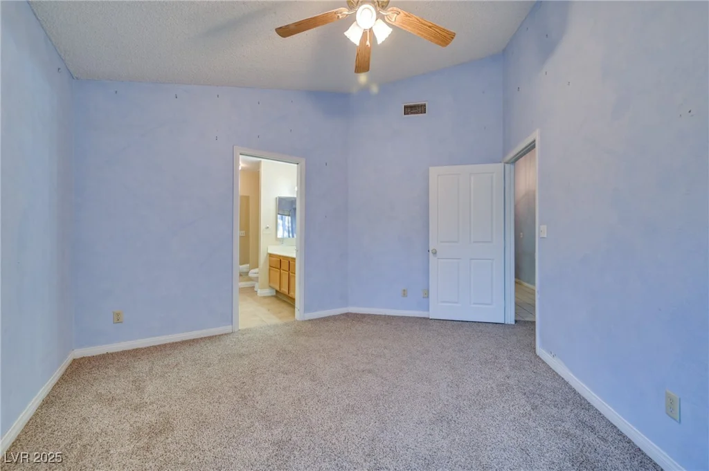 6617 Old Newbury, Las Vegas, NV 89108