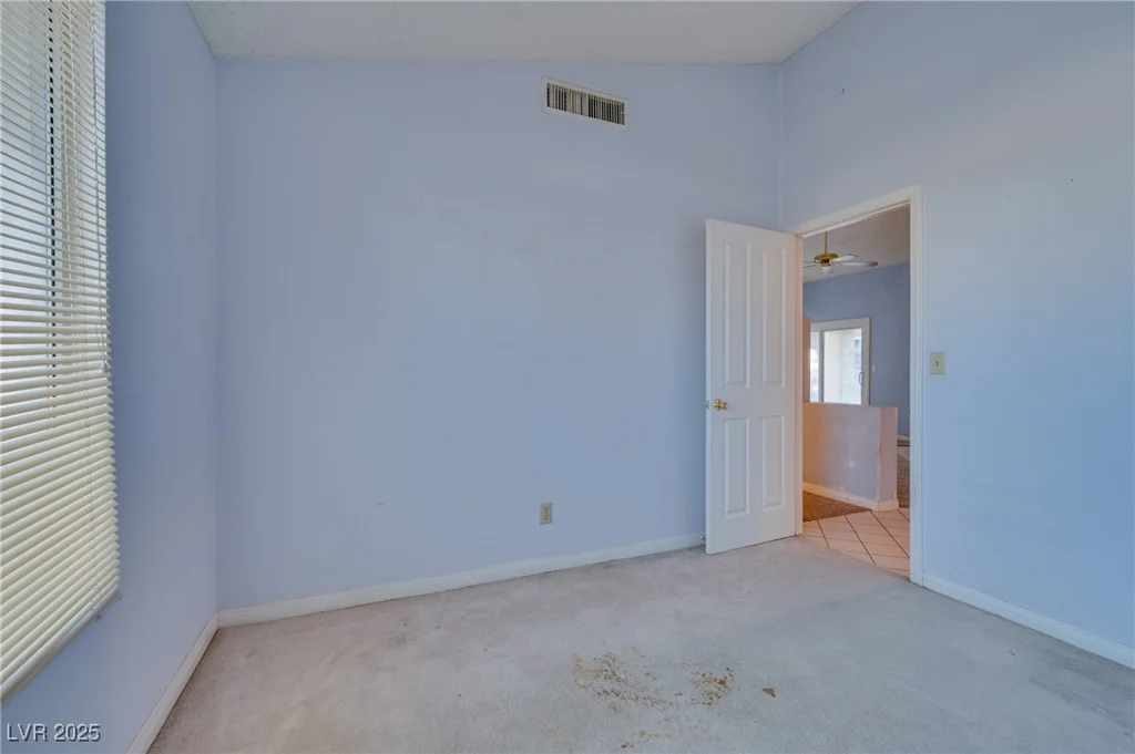 6617 Old Newbury, Las Vegas, NV 89108