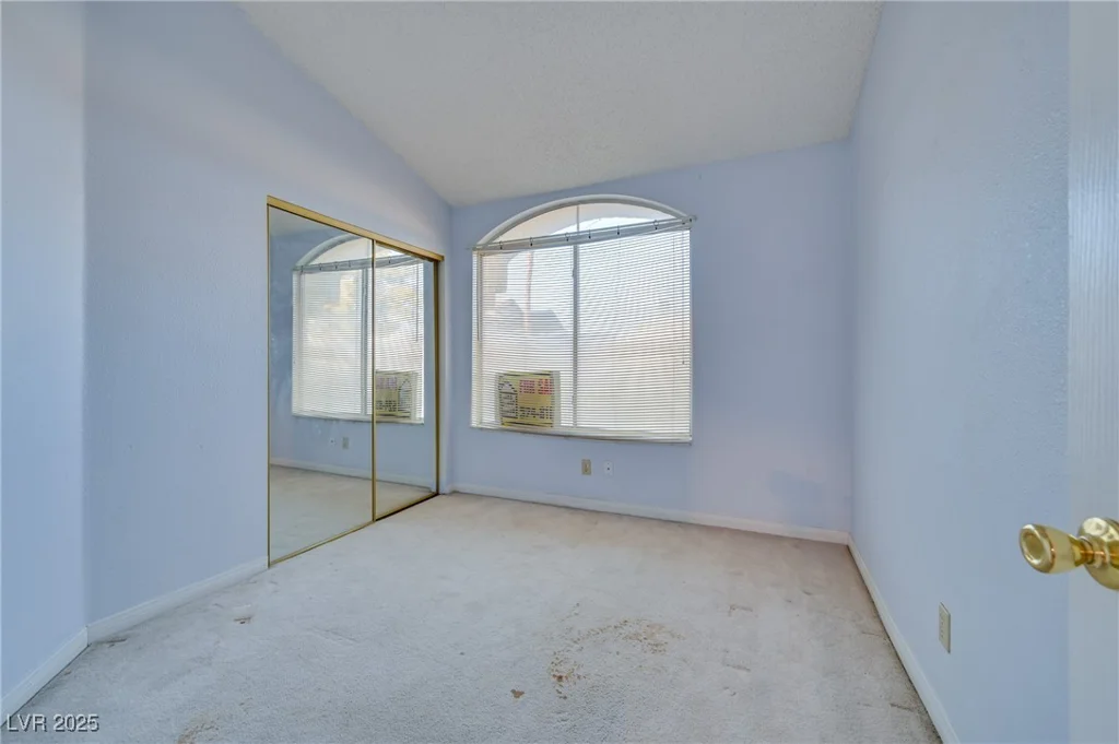 6617 Old Newbury, Las Vegas, NV 89108