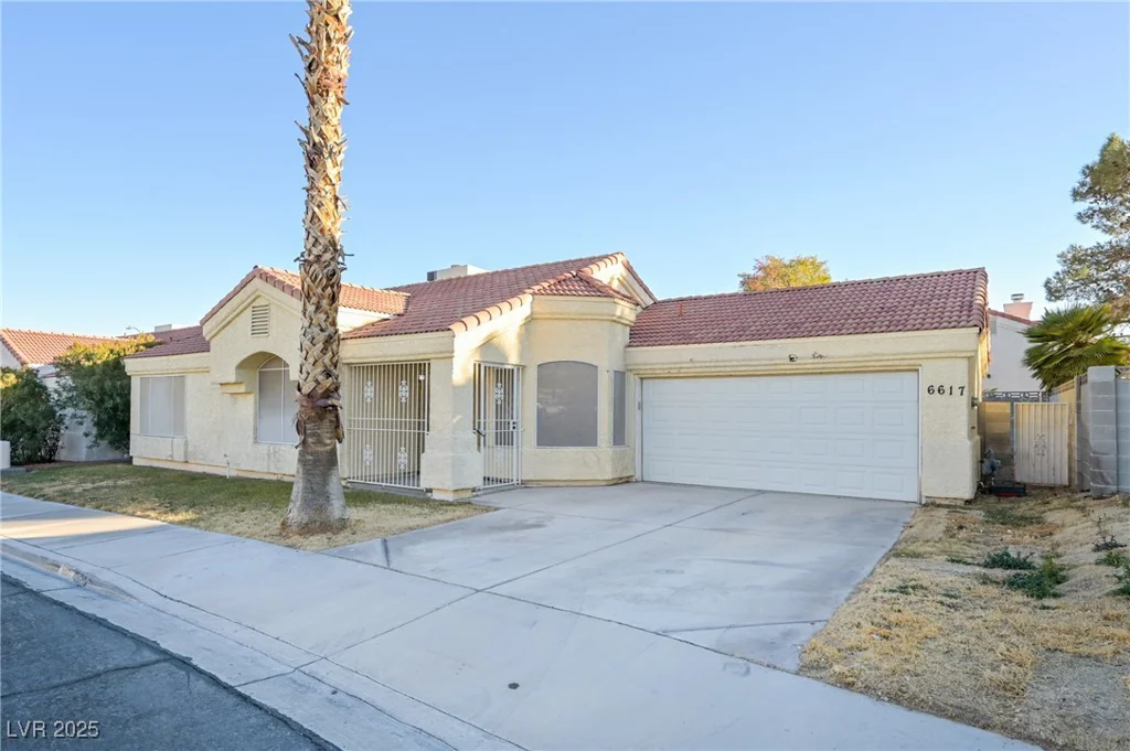 6617 Old Newbury, Las Vegas, NV 89108