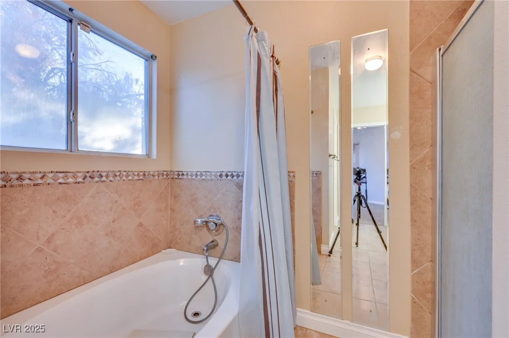 6617 Old Newbury, Las Vegas, NV 89108