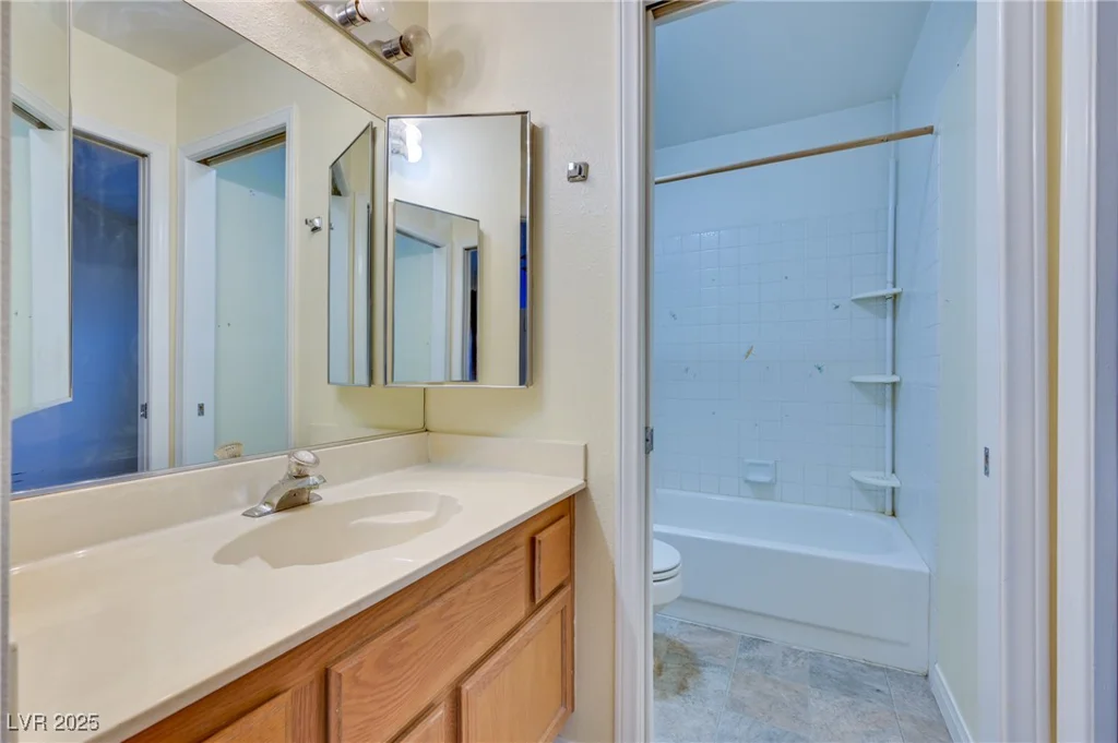6617 Old Newbury, Las Vegas, NV 89108