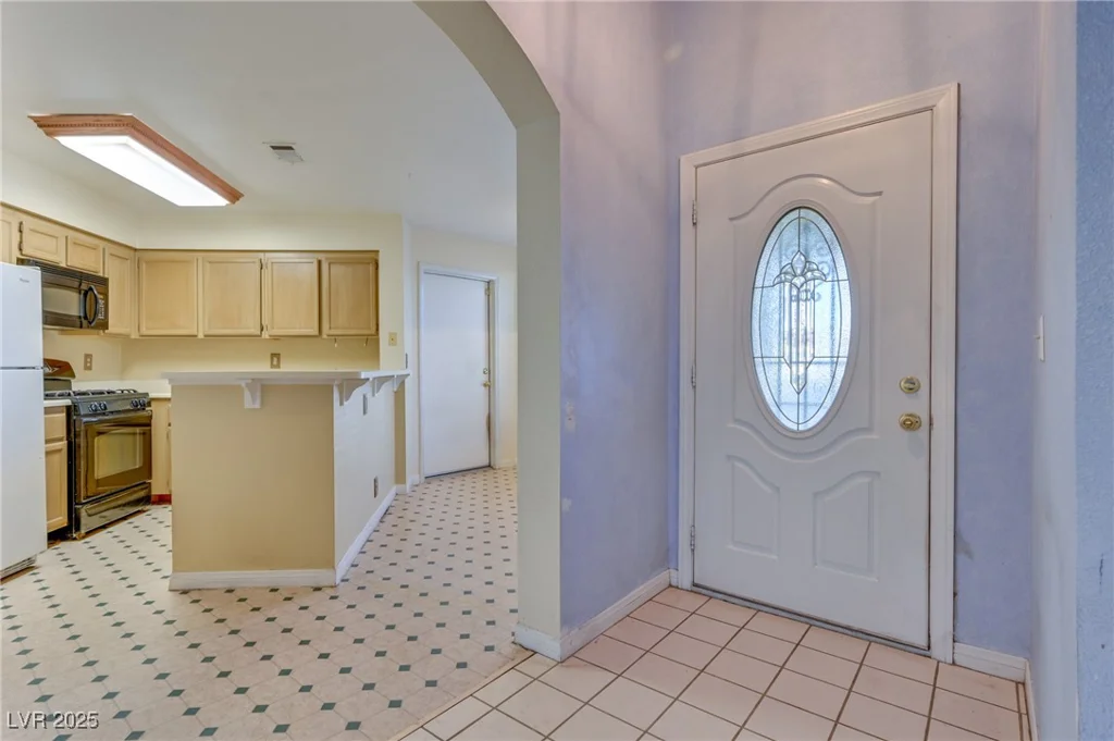 6617 Old Newbury, Las Vegas, NV 89108