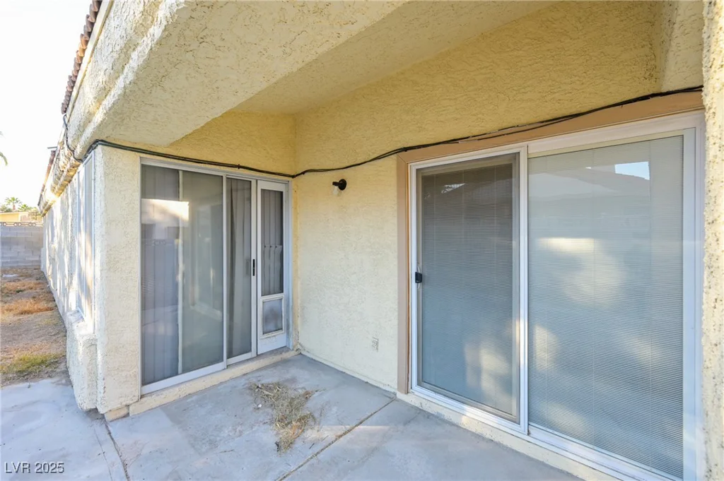 6617 Old Newbury, Las Vegas, NV 89108