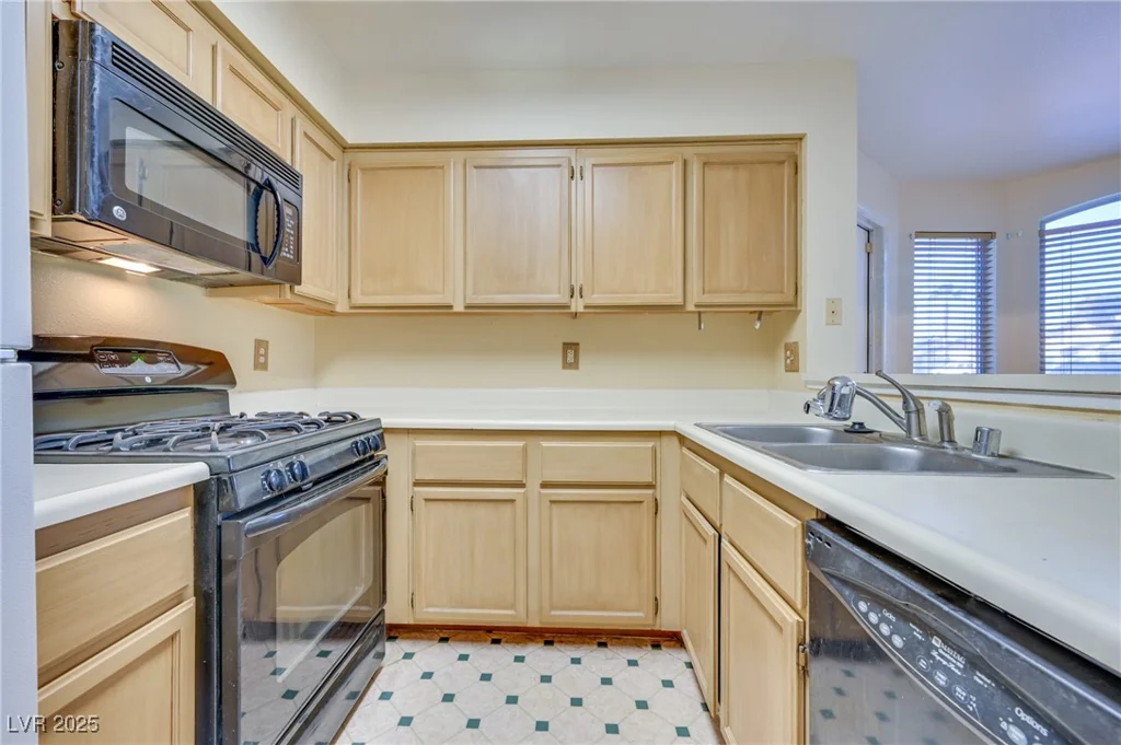 6617 Old Newbury, Las Vegas, NV 89108