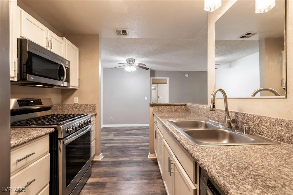 2200 Fort Apache, Las Vegas, NV 89117
