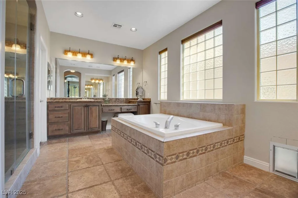 1137 Glistening Point, Henderson, NV 89015