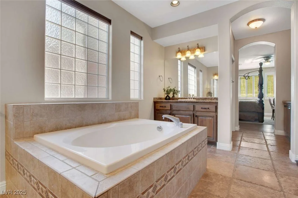1137 Glistening Point, Henderson, NV 89015