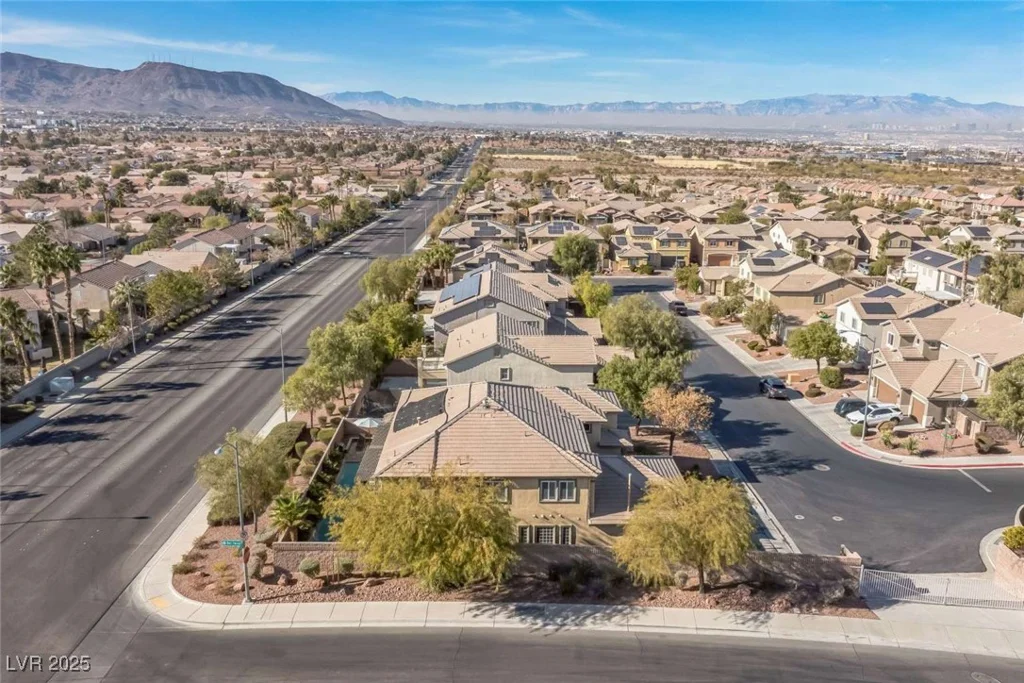 1137 Glistening Point, Henderson, NV 89015