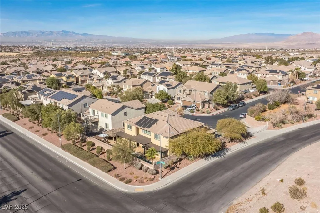 1137 Glistening Point, Henderson, NV 89015