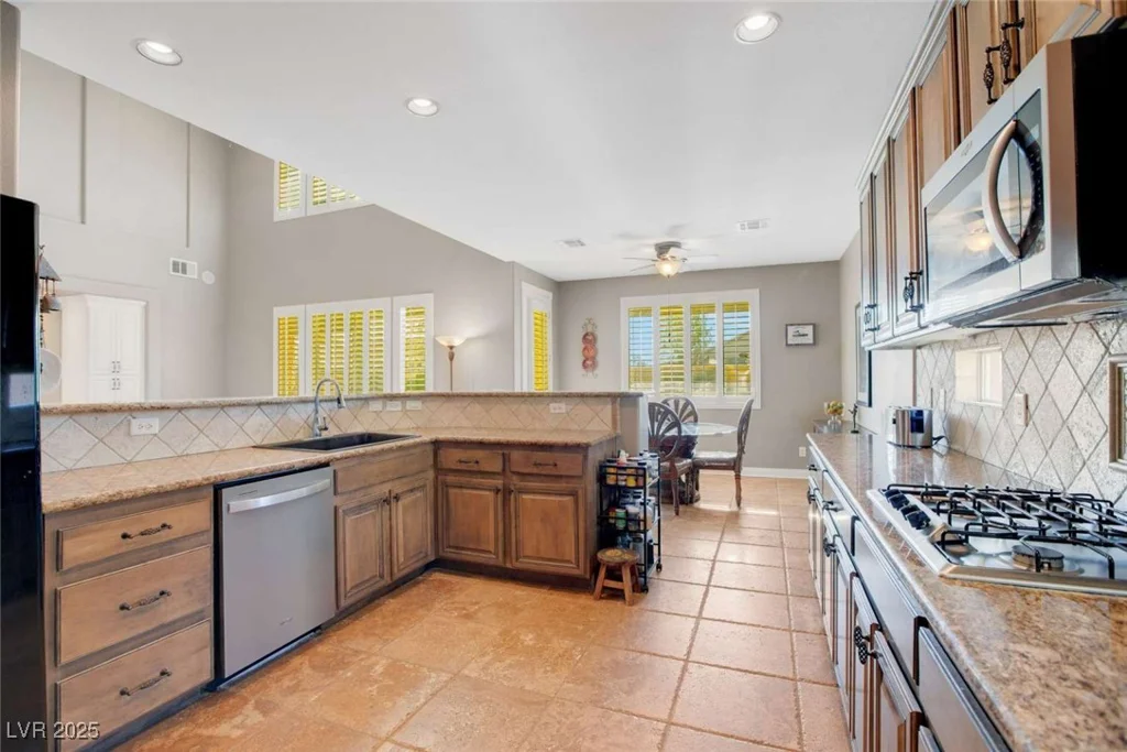 1137 Glistening Point, Henderson, NV 89015