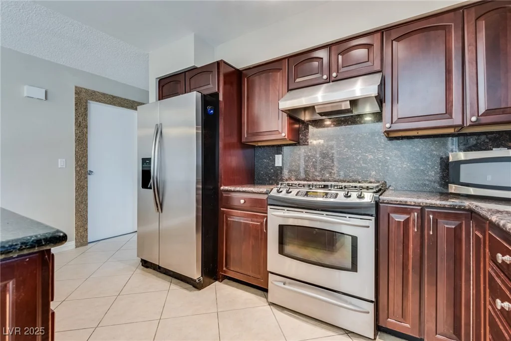 6725 Carrera, Las Vegas, NV 89103