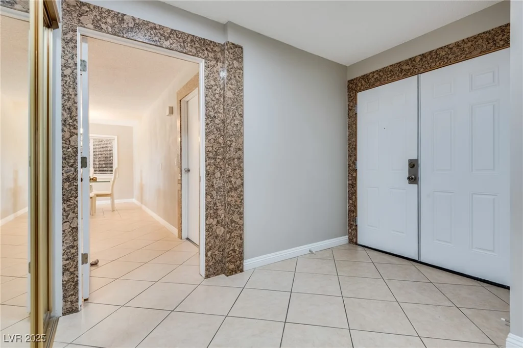 6725 Carrera, Las Vegas, NV 89103