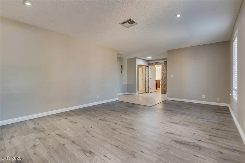 6725 Carrera, Las Vegas, NV 89103