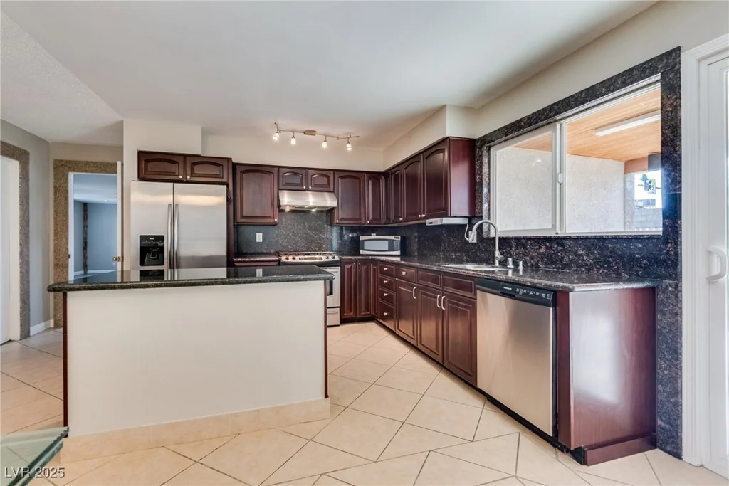6725 Carrera, Las Vegas, NV 89103