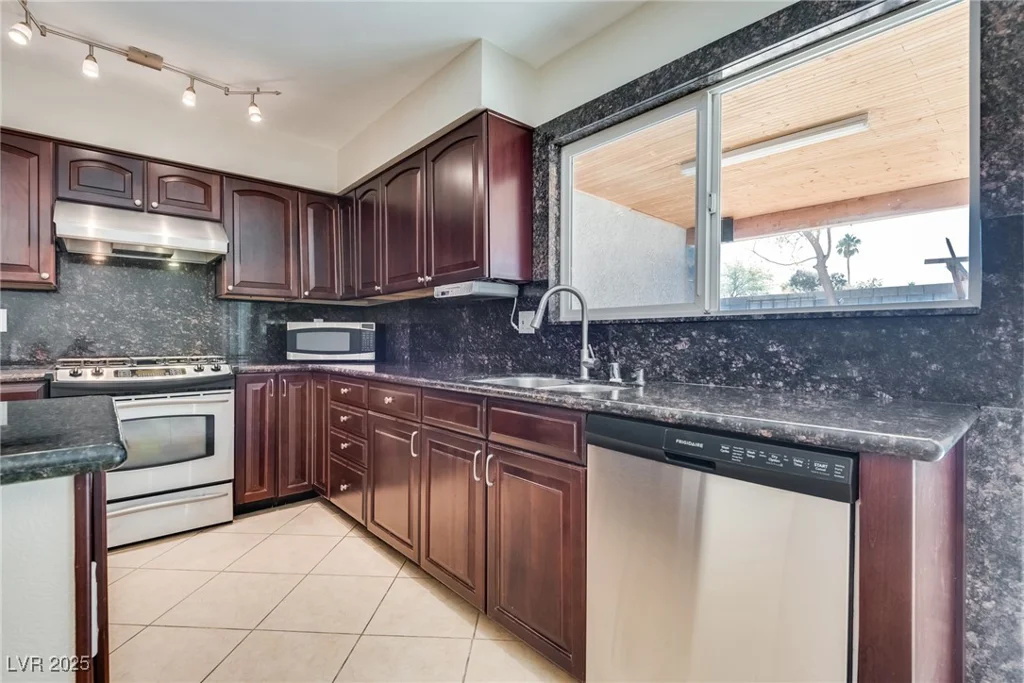 6725 Carrera, Las Vegas, NV 89103