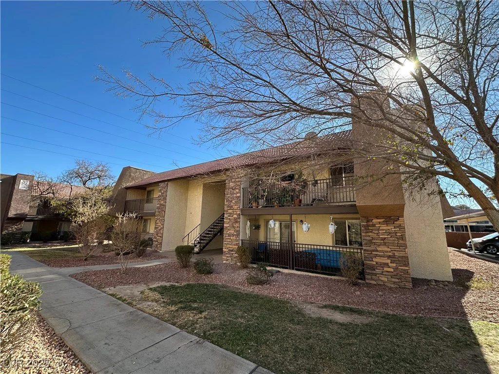 5181 River Glen, Las Vegas, NV 89103