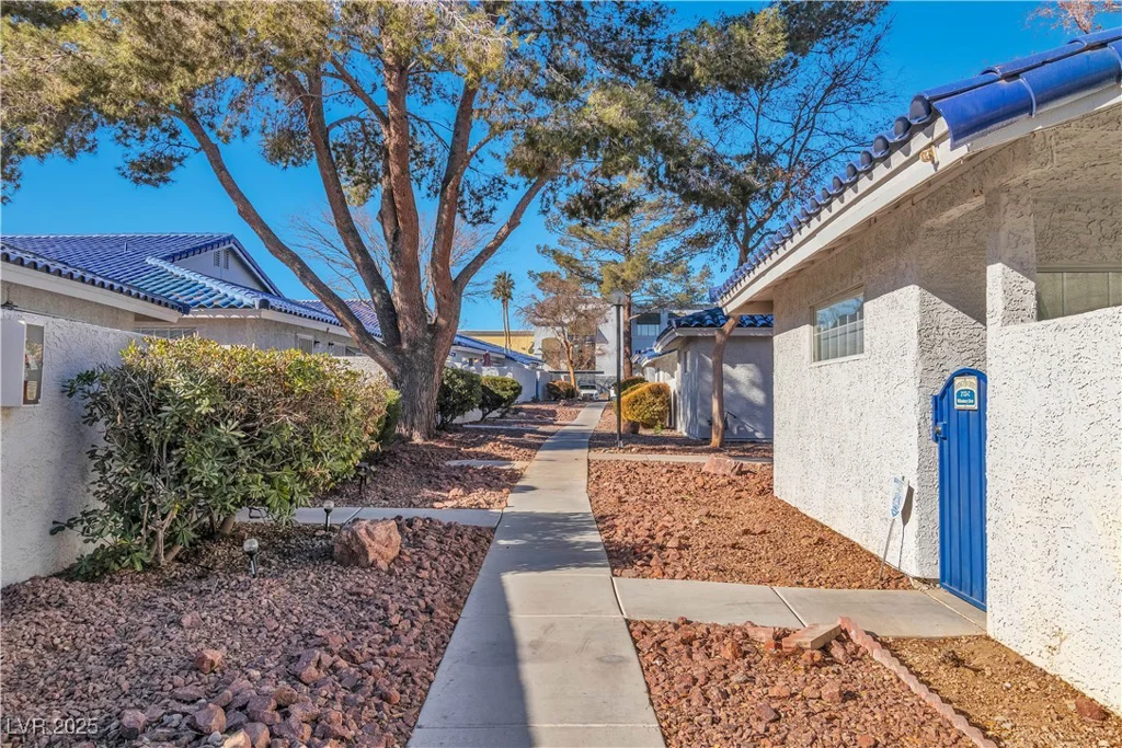 2121 Willowbury, Las Vegas, NV 89108