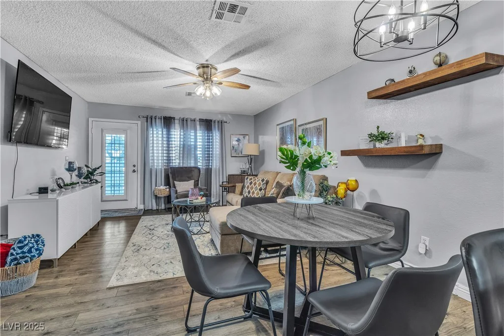 2121 Willowbury, Las Vegas, NV 89108