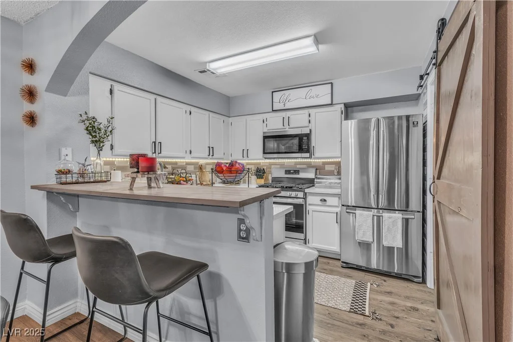 2121 Willowbury, Las Vegas, NV 89108