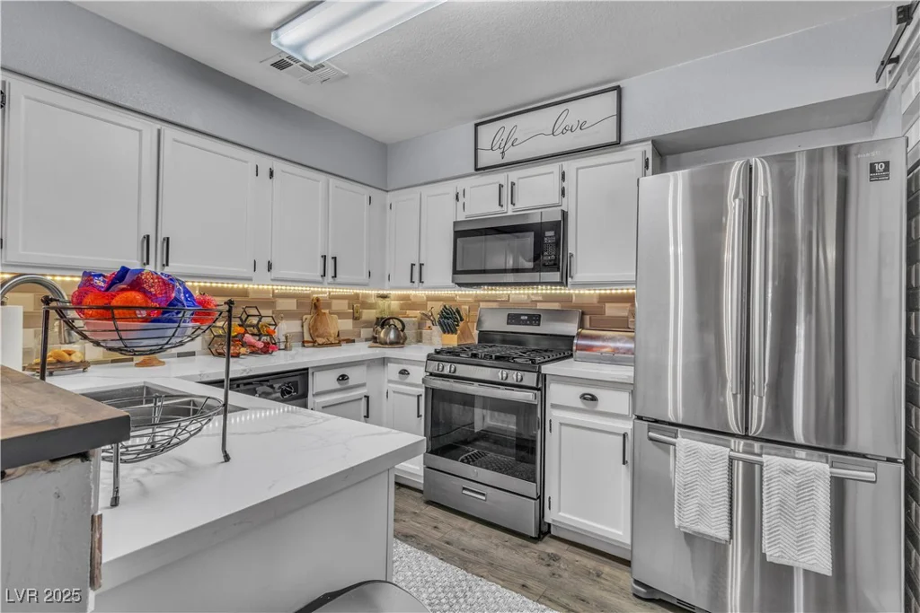 2121 Willowbury, Las Vegas, NV 89108