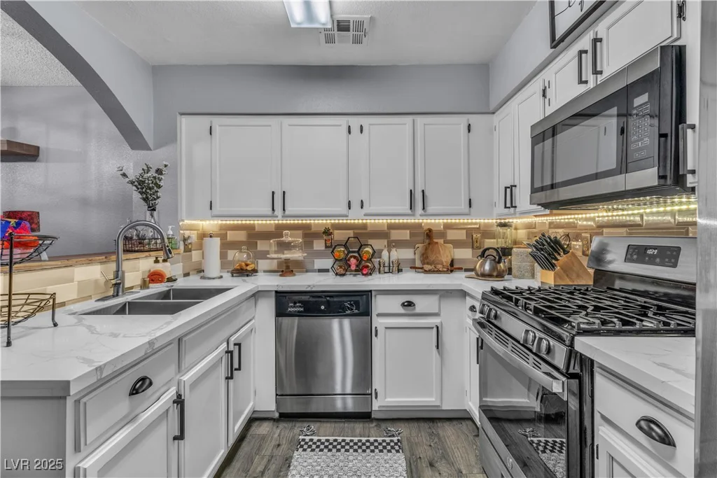 2121 Willowbury, Las Vegas, NV 89108
