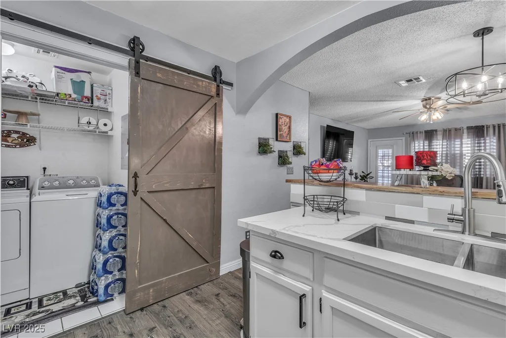 2121 Willowbury, Las Vegas, NV 89108